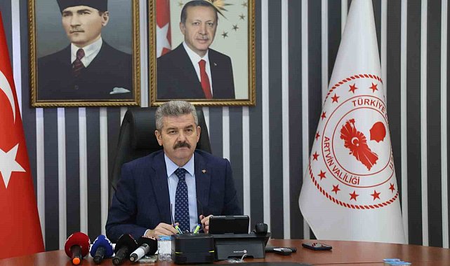 Karadeniz sahil yolundaki heyelan kameraya yansıdı