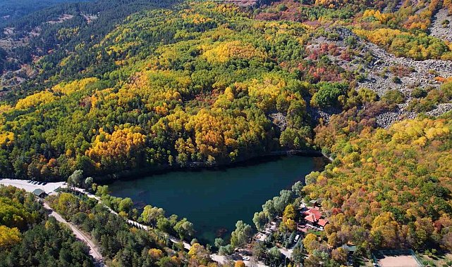 Karagöl Tabiat Parkı ziyaretçilerini kendine hayran bırakıyor