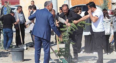 Karapınar'da fidanlar toprakla buluştu