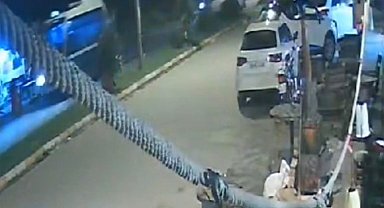 Karasu'da iki otomobil çarpıştı: 3 yaralı