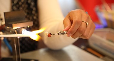 Karatay Belediyesi'nden ücretsiz cam işleme sanatı atölyesi