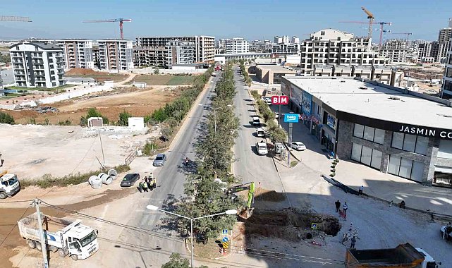 Kardeş Kentler Caddesi'nde kazalara neden olan kurp düzeltiliyor