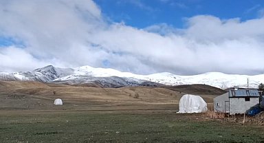 Karlıova'nın yüksek kesimleri beyaza büründü