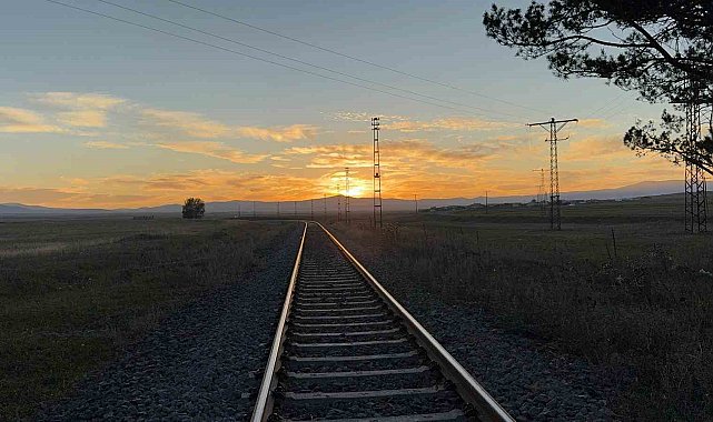 Kars'ta gün batımı kartpostallık görüntüler ortaya çıkardı