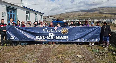 Kars'ta jandarma, erken yaştı zorla evlilikle ilgili bilgilendirme yapıyor