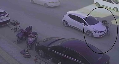 Karşıya geçmek isteyen bisikletli çocuğa otomobilin çarptığı kaza kamerada