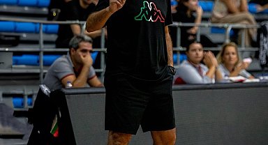 Karşıyaka, ilk galibiyetini taraftarının önünde aldı