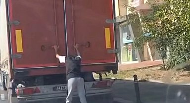 Kartal'da patenli gencin tehlikeli yolcuğu kamerada