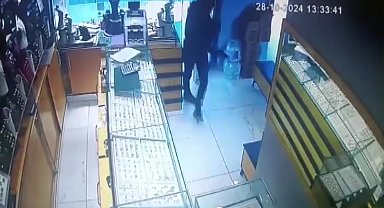 Kasklı şüpheli kuyumcuyu vurdu, sonrada altınları çaldı