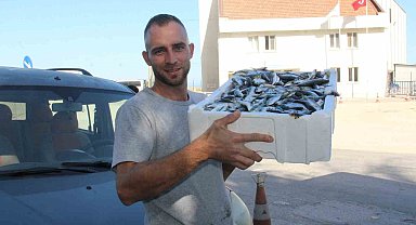 Kastamonu'da ele geçirilen 162 kasa küçük balık ihtiyaç sahiplerine dağıtıldı