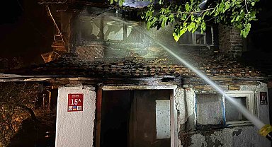 Kastamonu'da metruk evde çıkan yangın paniğe neden oldu