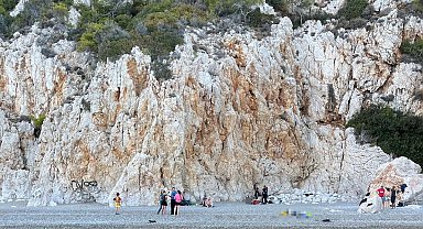 Kayalıklara tırmanan Alman turist metrelerce yükseklikten düşerek hayatını kaybetti