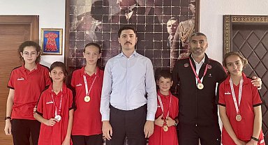 Kaymakam Kahraman dereceye giren sporcuları makamında ağırladı