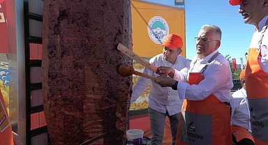 Kayseri Gastronomi Günleri'nde 1 ton sucuk döner dağıtıldı