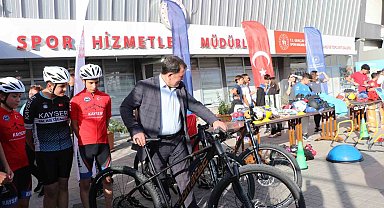 Kayseri'de sporculara malzeme dağıtımı