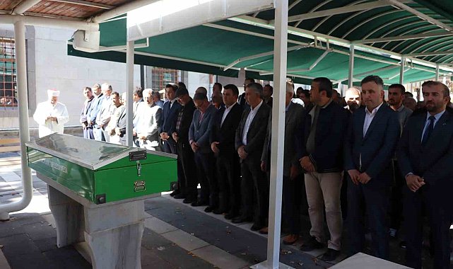 Kazada hayatını kaybeden öğretmen toprağa verildi