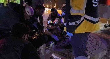 Kazada yaralanan oğlunu gören anne gözyaşı döktü