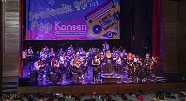 Kent Orkestrası, 90'ların unutulmaz parçalarını müzikseverlerle buluşturdu