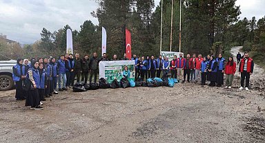Kent ormanını gönüllüler temizledi