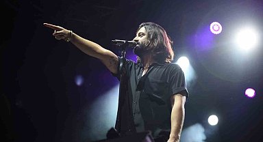 Kepez'de Cumhuriyet Bayramı konserinde Koray Avcı rüzgarı