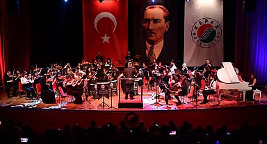 Kepez'in senfoni orkestrasından Cumhuriyet'in 101. yılına özel konser
