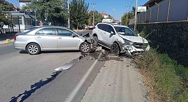 Keşan'da iki otomobilin çarpıştığı kazada 1 kişi yaralandı
