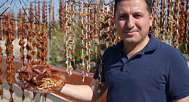 Kilis'te kışın vazgeçilmez lezzeti cevizli sucuk mesaisi başladı