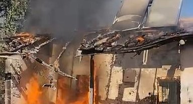 Kırıkhan'da çıkan yangında ev alevlere teslim oldu