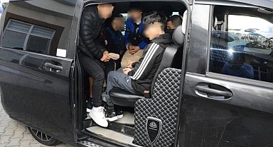 Kırklareli'nde dur' ihtarına uymayan araçlarda 12 düzensiz göçmen yakalandı