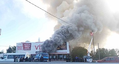 Kırklareli'nde mobilya mağazasında yangın