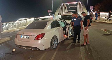 Kırmızı ışık ihlali kaza yaptırdı