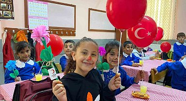 Kızılay öğrencileri kucaklamaya devam ediyor