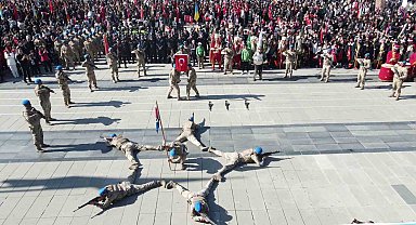 Komandolardan nefes kesen Cumhuriyet Bayramı gösteri