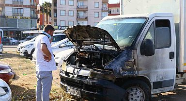 Kontağı çevirdi, kamyoneti alev alev yandı