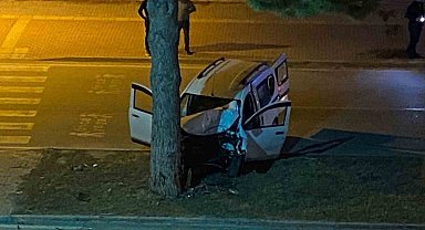 Kontrolden çıkan otomobil ağaca çarptı: 1 yaralı
