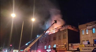 Konya'da çatı katı alevlere teslim oldu