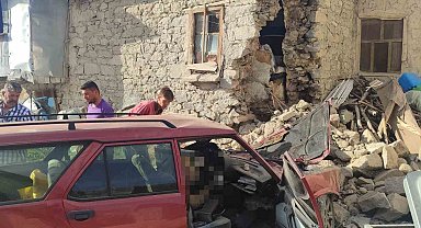 Konya'da duvara çarpan otomobilin sürücüsü hayatını kaybetti