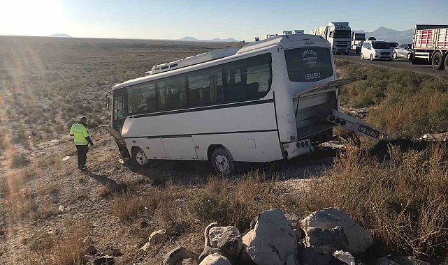 Konya Ereğli'de işçi servisi ile otomobil çarpıştı: 10 yaralı