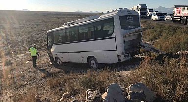 Konya Ereğli'de işçi servisi ile otomobil çarpıştı: 10 yaralı