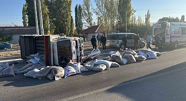 Konya'da kamyonetle hafif ticari araç çarpıştı: 3 yaralı