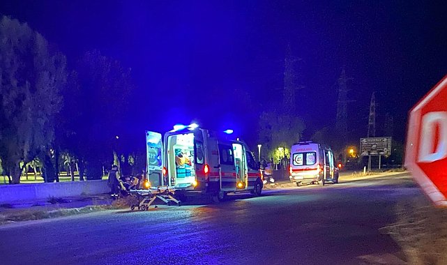 Konya'da parkın duvarına çarpan araçtaki 3 kişi yaralandı