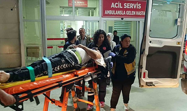 Kozan'da otomobil motosiklete çarptı: 2 ağır yaralı