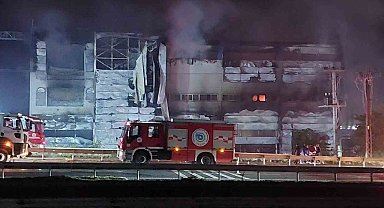 Kozmetik fabrikasındaki yangın 3 saat sonra kontrol altına alındı