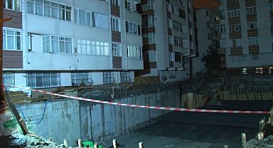 Küçükçekmece'de toprak kayması nedeniyle boşaltılan binada çalışmalar devam ediyor