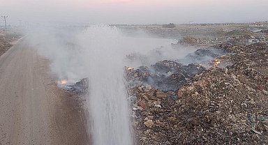 Kumlu'da çöplük yangını