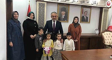 Kur'an kursu öğrencileri harçlıklarını bağışlayarak depremzede çocuklara eğitim desteği verdi