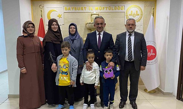 Kur'an kursu öğrencileri harçlıklarını depremzede çocuklarla paylaşmaya devam ediyor