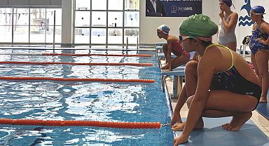 Kuşadalı yüzücülerden önemli başarı