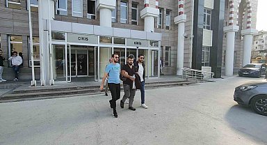 Kuşadası'nda 59 kaçak göçmen yakalandı, 2 organizatör tutuklandı