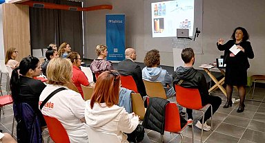 Kuşadası'nda antrenörlere sporcu beslenmesindeki yenilikler anlatıldı
